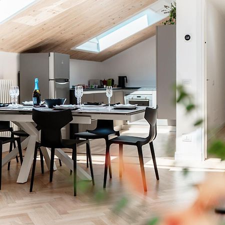 Attic 64 - The House Of Travelers Apartman Como Kültér fotó
