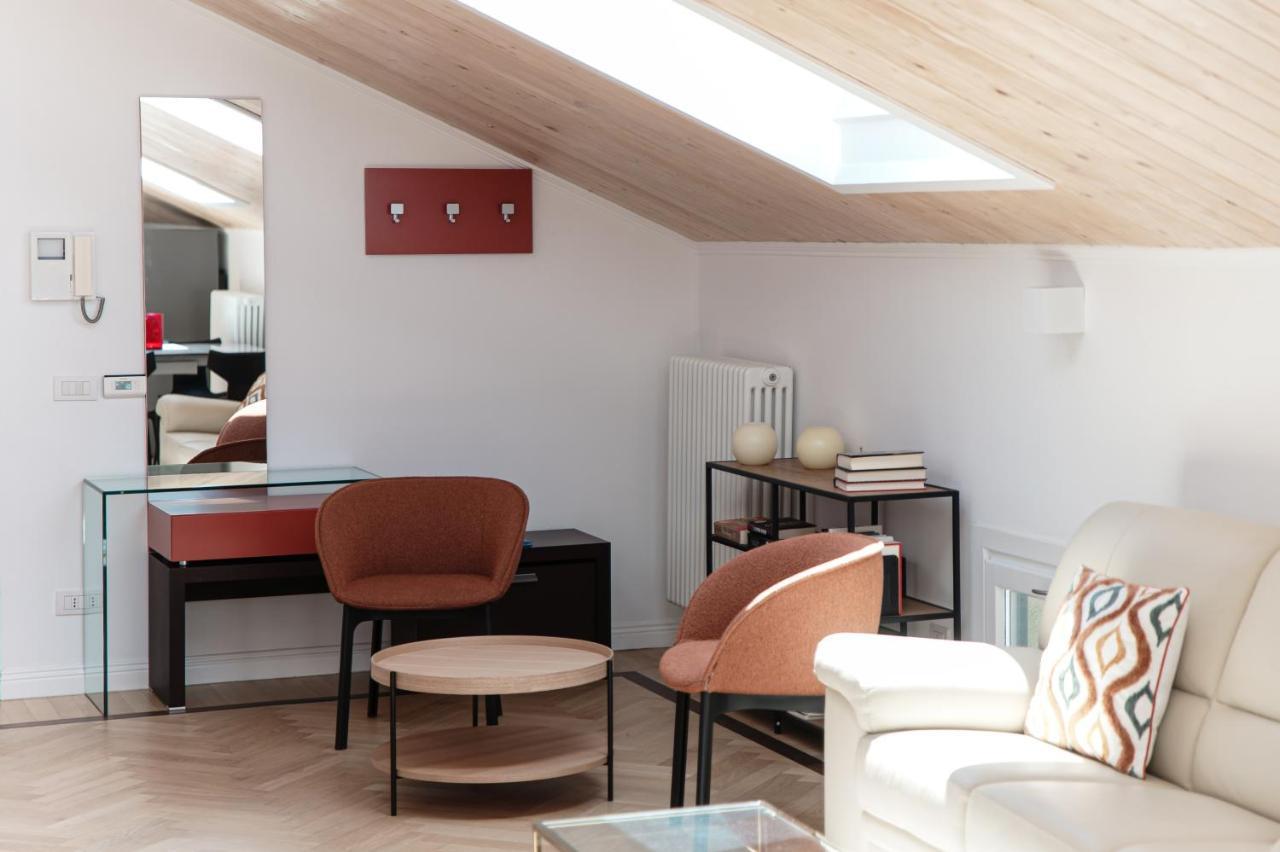Attic 64 - The House Of Travelers Apartman Como Kültér fotó