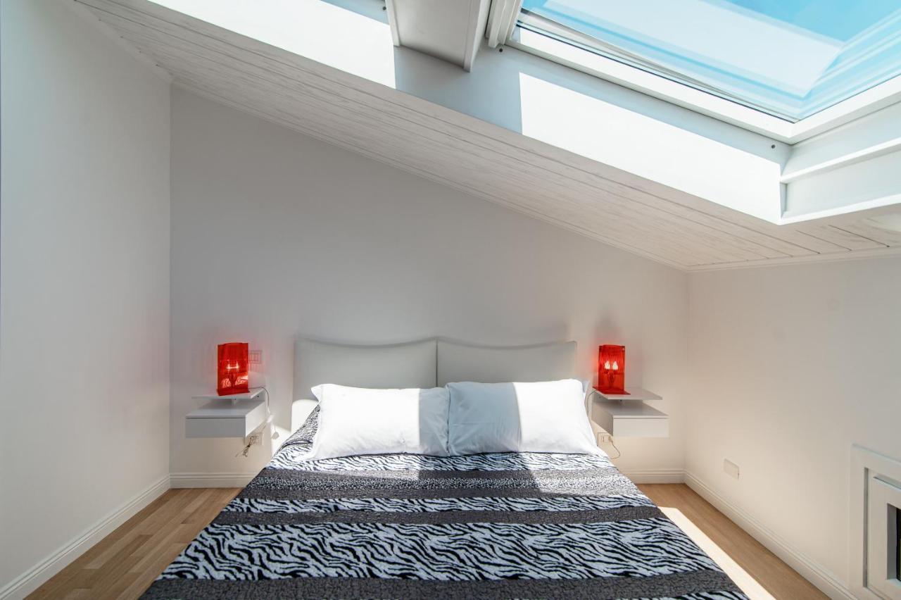 Attic 64 - The House Of Travelers Apartman Como Kültér fotó