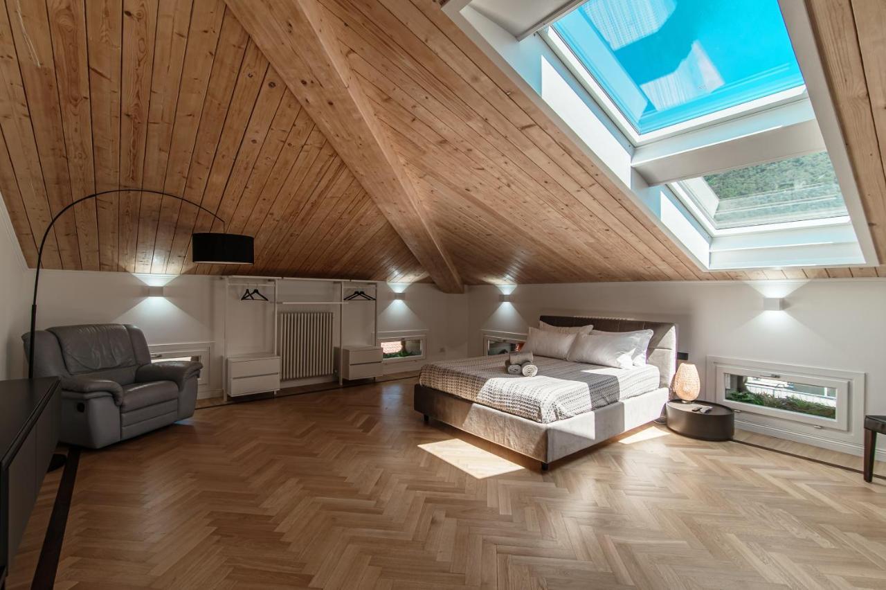 Attic 64 - The House Of Travelers Apartman Como Kültér fotó