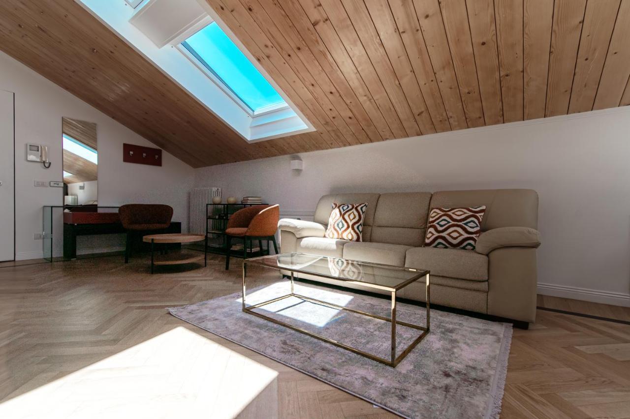 Attic 64 - The House Of Travelers Apartman Como Kültér fotó