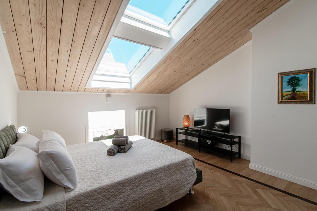Attic 64 - The House Of Travelers Apartman Como Kültér fotó