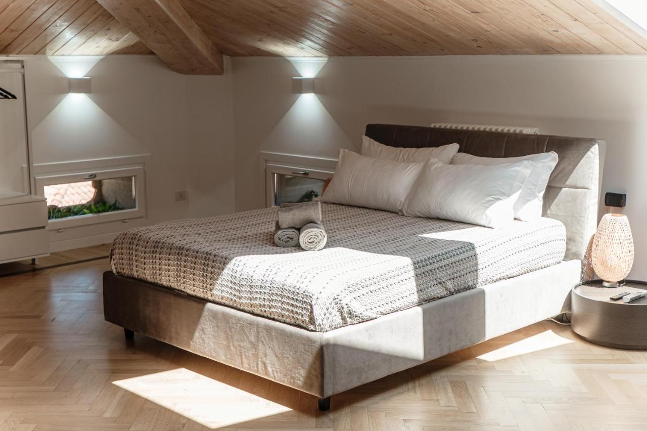 Attic 64 - The House Of Travelers Apartman Como Kültér fotó