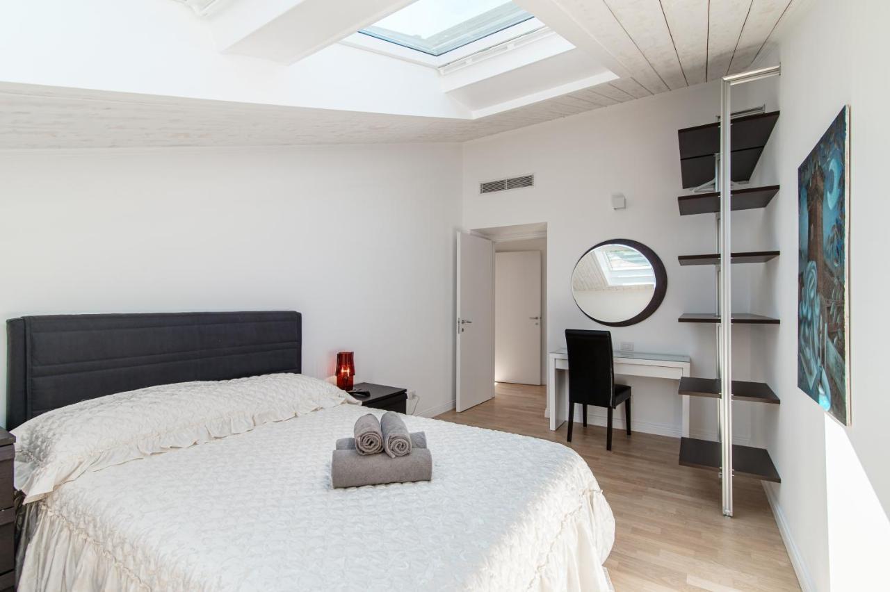 Attic 64 - The House Of Travelers Apartman Como Kültér fotó