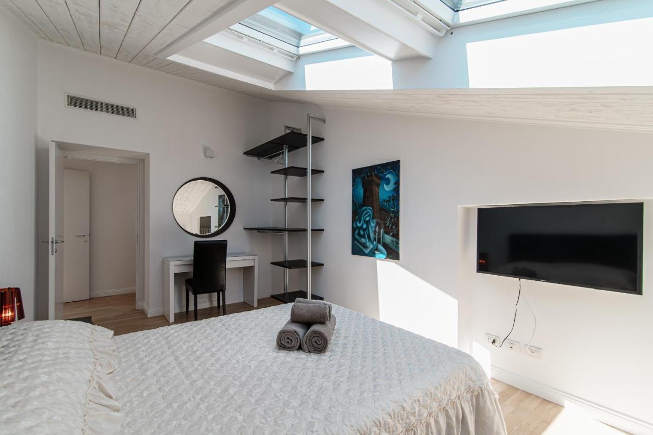 Attic 64 - The House Of Travelers Apartman Como Kültér fotó