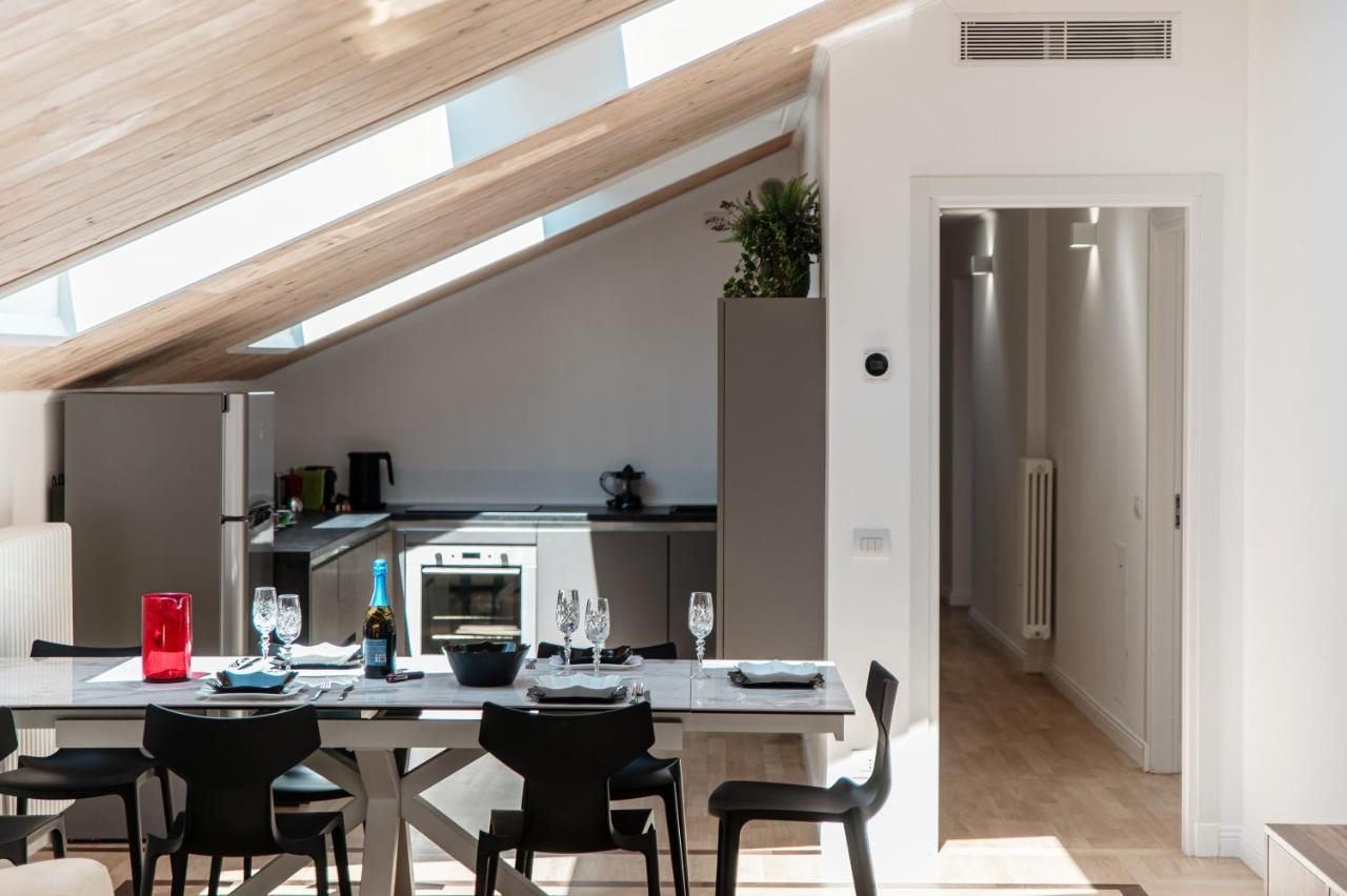 Attic 64 - The House Of Travelers Apartman Como Kültér fotó