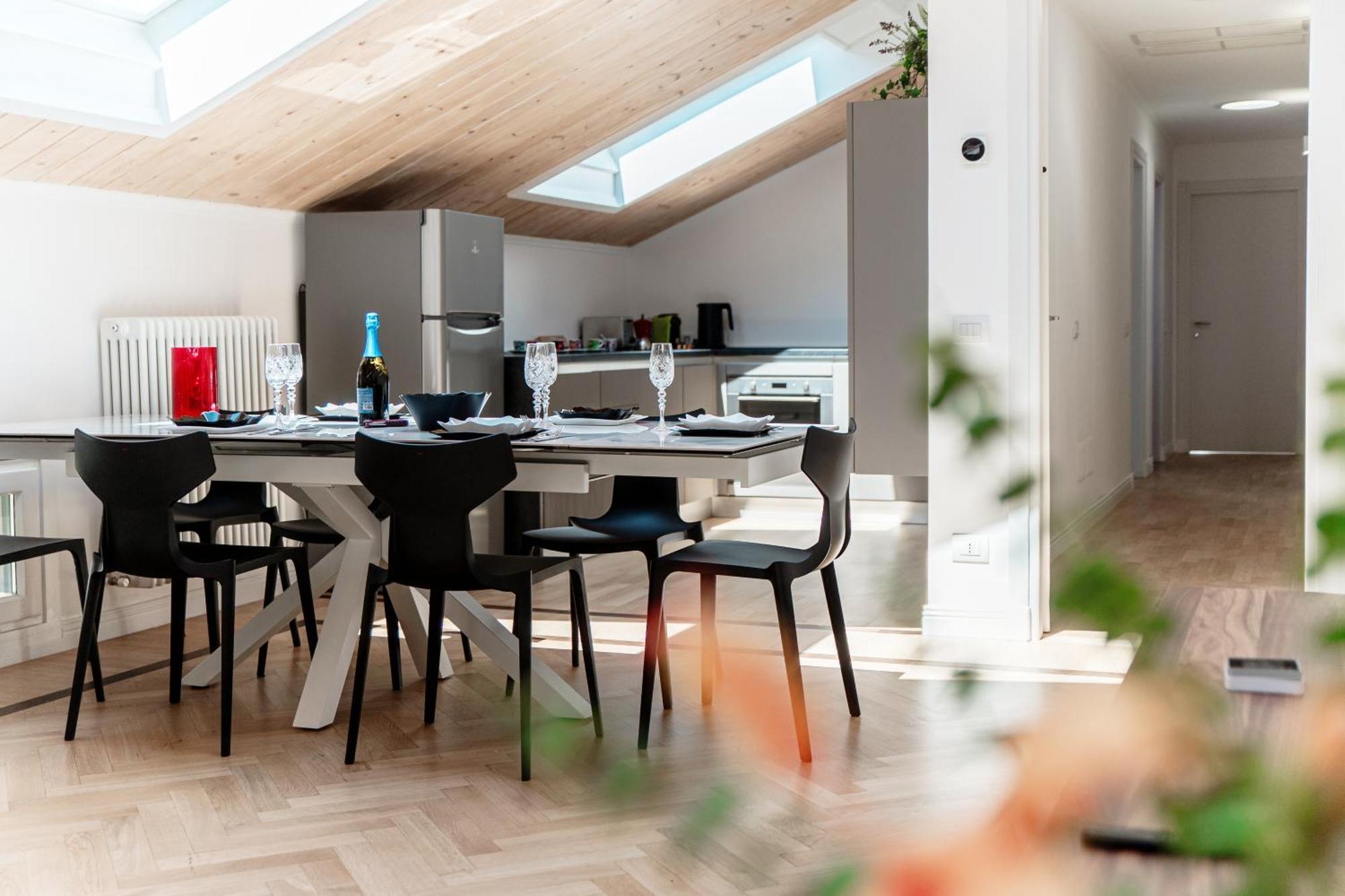 Attic 64 - The House Of Travelers Apartman Como Kültér fotó